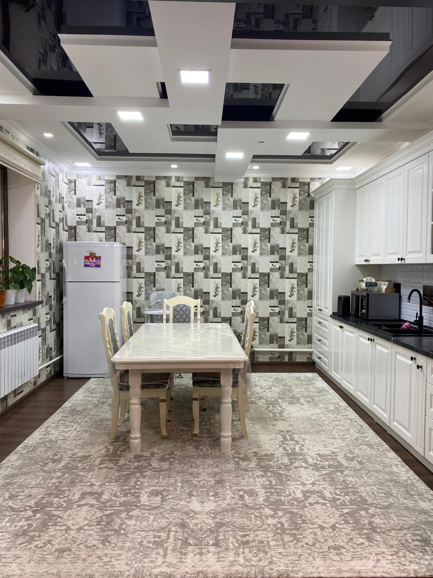 Guest House Glover Каракол Экстерьер фото