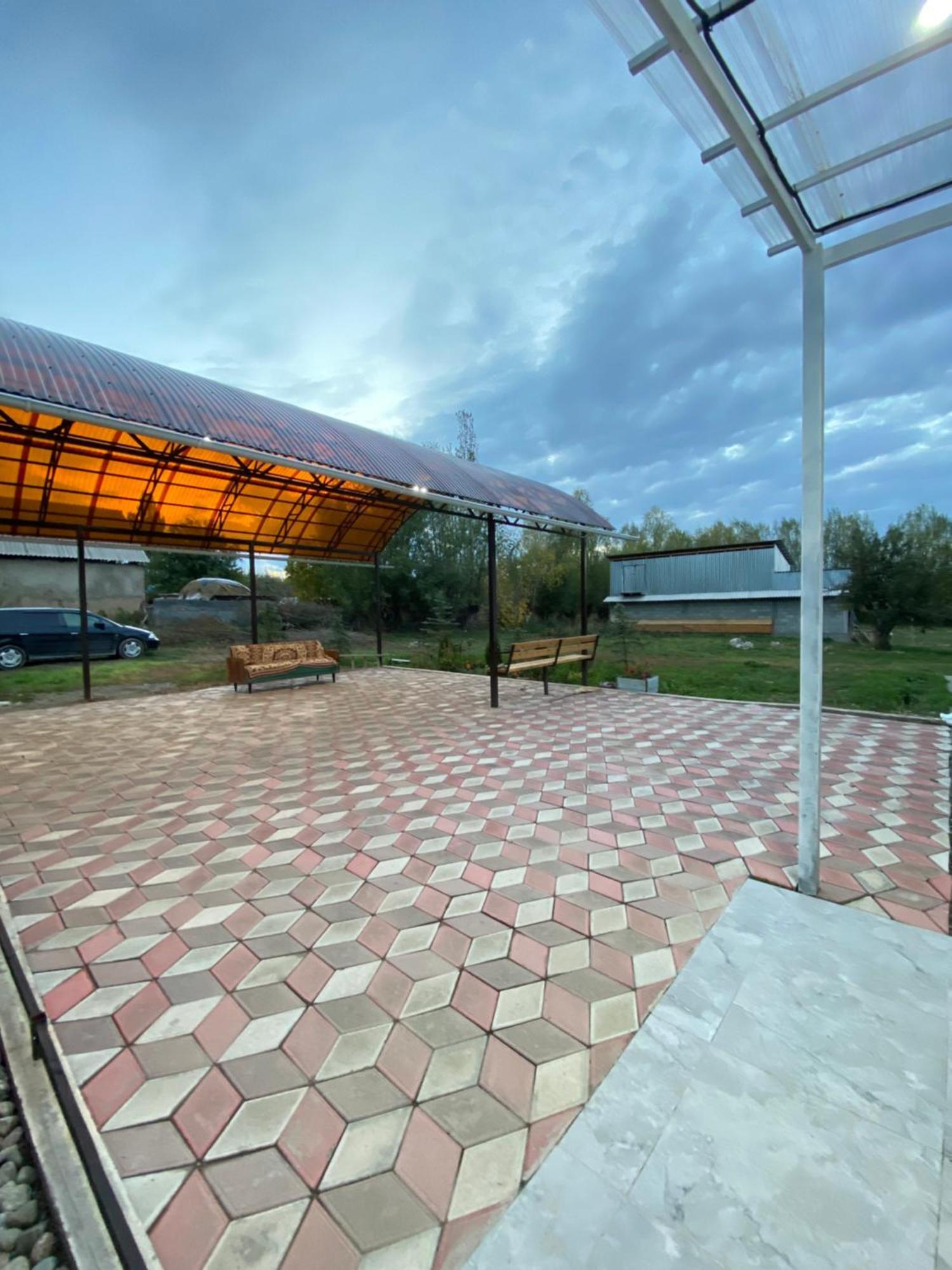Guest House Glover Каракол Экстерьер фото